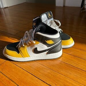 Nike Air Jordan Yellow and Black High-Tops